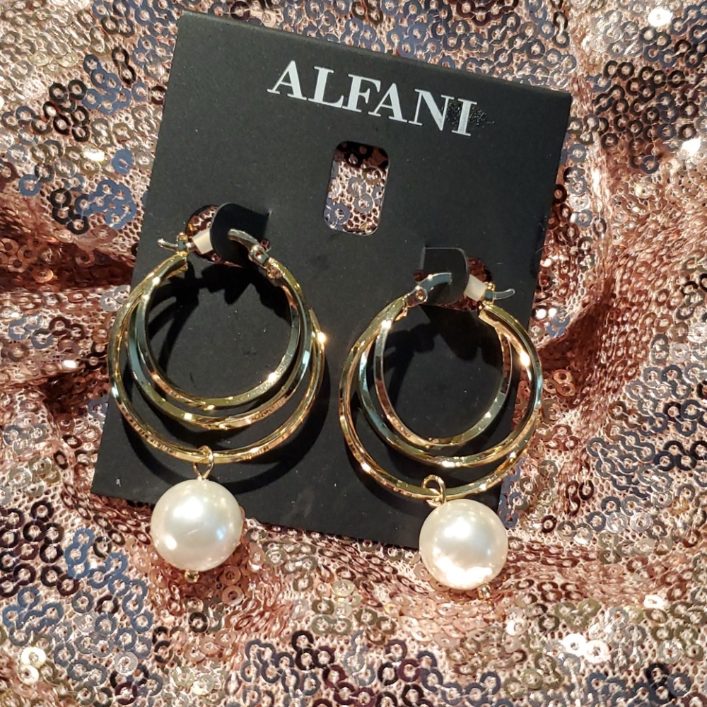 💝 NWT Gold triple hoops & pearl earrings